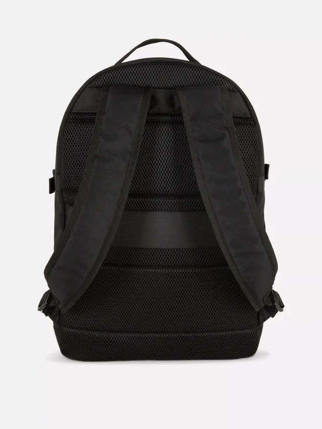 Rucksack mit erweiterbarem Stauraum Rucksack mit erweiterbarem Stauraum