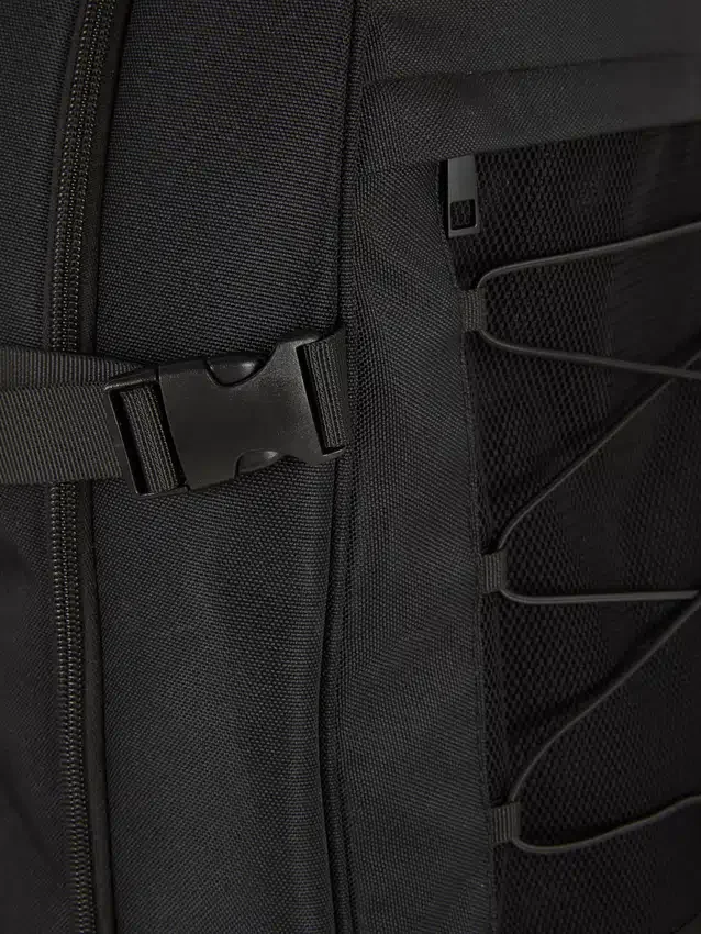 Rucksack mit erweiterbarem Stauraum Rucksack mit erweiterbarem Stauraum