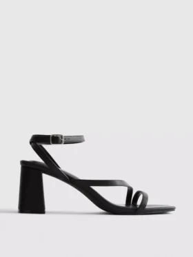 Sandalen mit Blockabsatz in weiter Passform