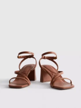 Sandalen mit Blockabsatz in weiter Passform