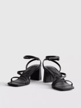 Sandalen mit Blockabsatz in weiter Passform