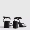 Sandalen mit Blockabsatz in weiter Passform