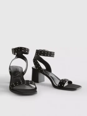 Sandalen mit Blockabsatz und Nieten