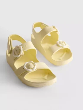 Sandalen mit Blumenriemen