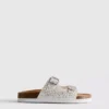 Sandalen mit doppeltem Schnallenverschluss und verziertem Fußbett