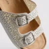 Sandalen mit doppeltem Schnallenverschluss und verziertem Fußbett