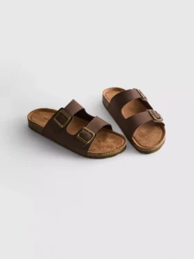 Sandalen mit doppelten Schnallenriemen