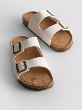 Sandalen mit doppelten Schnallenriemen
