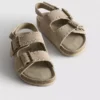 Sandalen mit doppelten Schnallenriemen