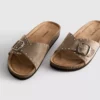 Sandalen mit einem Riemen und Nietenbesatz