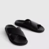 Sandalen mit gekreuzten Riemen