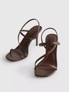 Sandalen mit kaum wahrnehmbarem Absatz