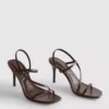 Sandalen mit kaum wahrnehmbarem Absatz