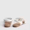 Sandalen mit lasergeschnittenem Blumenmuster