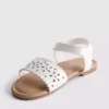 Sandalen mit lasergeschnittenem Blumenmuster