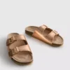 Sandalen mit lasergeschnittenem Fußbett