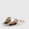 Sandalen mit lasergeschnittenem Fußbett