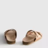 Sandalen mit lasergeschnittenem Fußbett