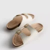 Sandalen mit lasergeschnittenem Fußbett