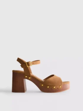 Sandalen mit Nietenbesatz aus Kunstwildleder und High Heels