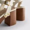 Sandalen mit Nietenbesatz aus Kunstwildleder und High Heels