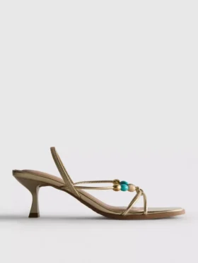 Sandalen mit Perlenverzierung und Kitten-High Heels