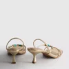 Sandalen mit Perlenverzierung und Kitten-High Heels