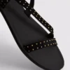 Sandalen mit Riemchen und Nieten