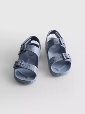 Sandalen mit Schnallenriemen