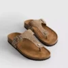 Sandalen mit T-Steg und Nietenbesatz