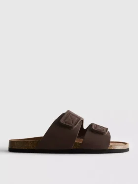Sandalen mit zwei Riemen