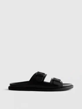 Sandalen mit zwei Riemen