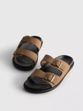 Sandalen mit zwei Riemen