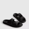 Sandalen mit zwei Riemen