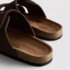 Sandalen mit zwei Riemen