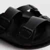 Sandalen mit zwei Riemen