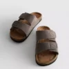 Sandalen mit zwei Riemen und klobiger Sohle