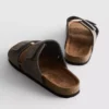Sandalen mit zwei Riemen und klobiger Sohle
