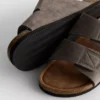Sandalen mit zwei Riemen und klobiger Sohle