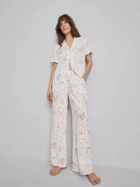 Schlafhose mit weitem Bein und Blumenmuster