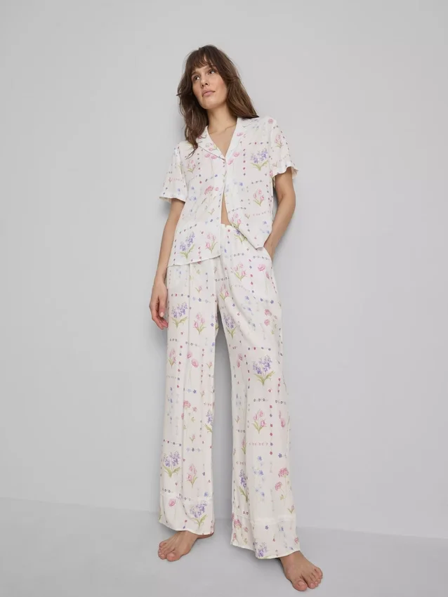 Schlafhose mit weitem Bein und Blumenmuster Schlafhose mit weitem Bein und Blumenmuster
