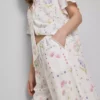 Schlafhose mit weitem Bein und Blumenmuster Schlafhose mit weitem Bein und Blumenmuster