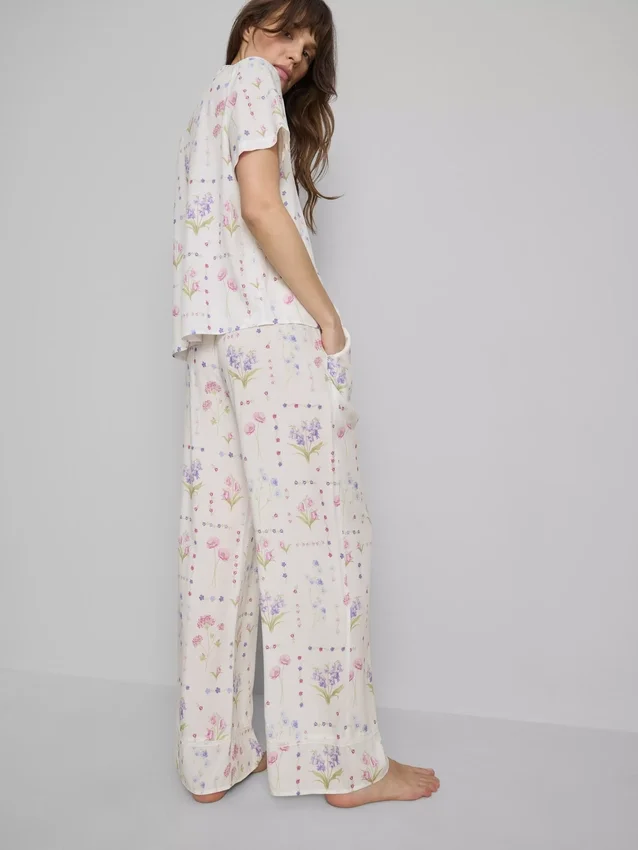 Schlafhose mit weitem Bein und Blumenmuster Schlafhose mit weitem Bein und Blumenmuster