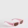 Schlanke Sonnenbrille mit rechteckigen Gläsern