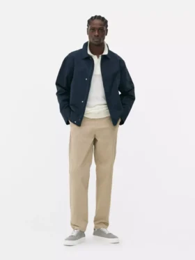 Schmal geschnittene Chinos Schmal geschnittene Chinos
