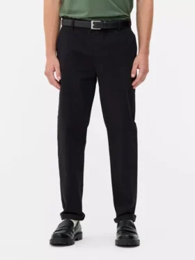 Schmal geschnittene Chinos Schmal geschnittene Chinos