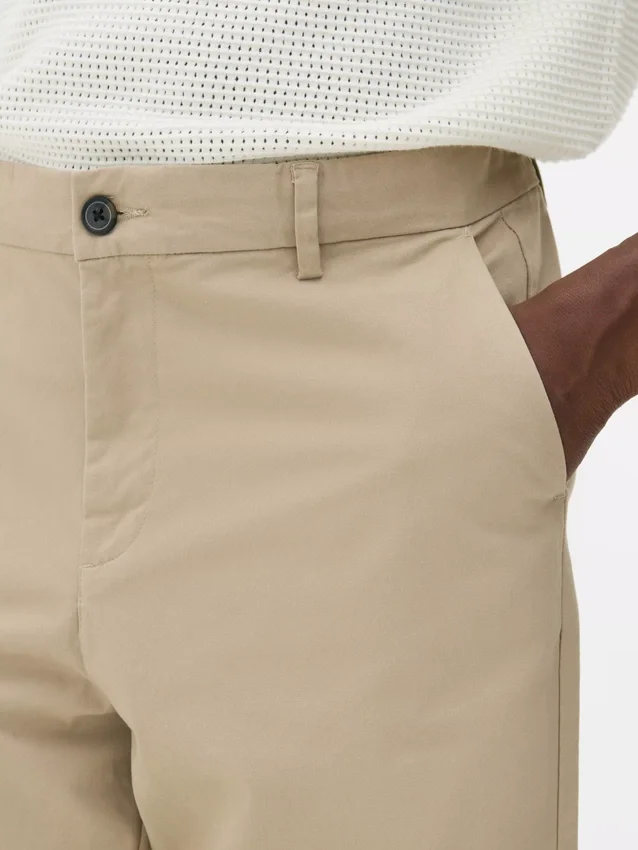 Schmal geschnittene Chinos Schmal geschnittene Chinos