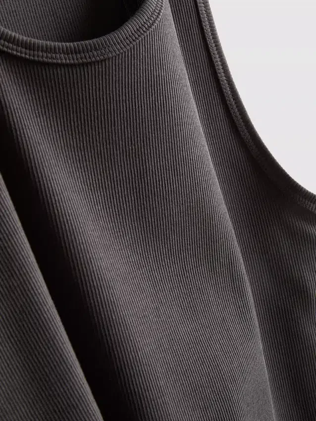 Schmal geschnittenes, geripptes Tanktop Schmal geschnittenes, geripptes Tanktop