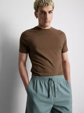 Schmal geschnittenes Stretch-T-Shirt Schmal geschnittenes Stretch-T-Shirt
