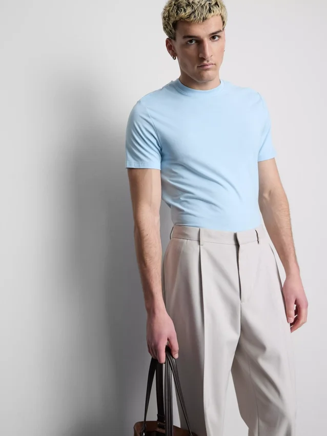 Schmal geschnittenes Stretch-T-Shirt Schmal geschnittenes Stretch-T-Shirt